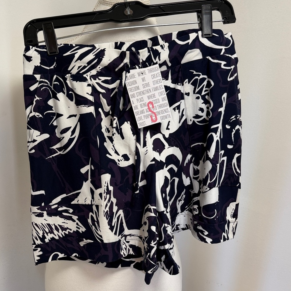 LuLaRoe Black and White Abstract Floral Jessica Shorts